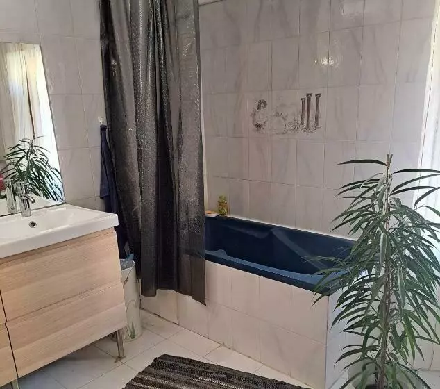 تختخواب و صبحانه Maison Arelate