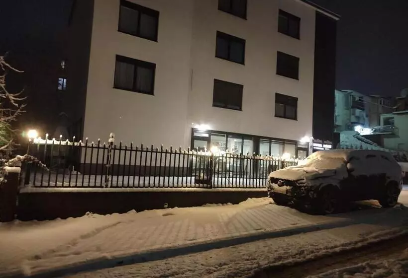 تختخواب و صبحانه Malena