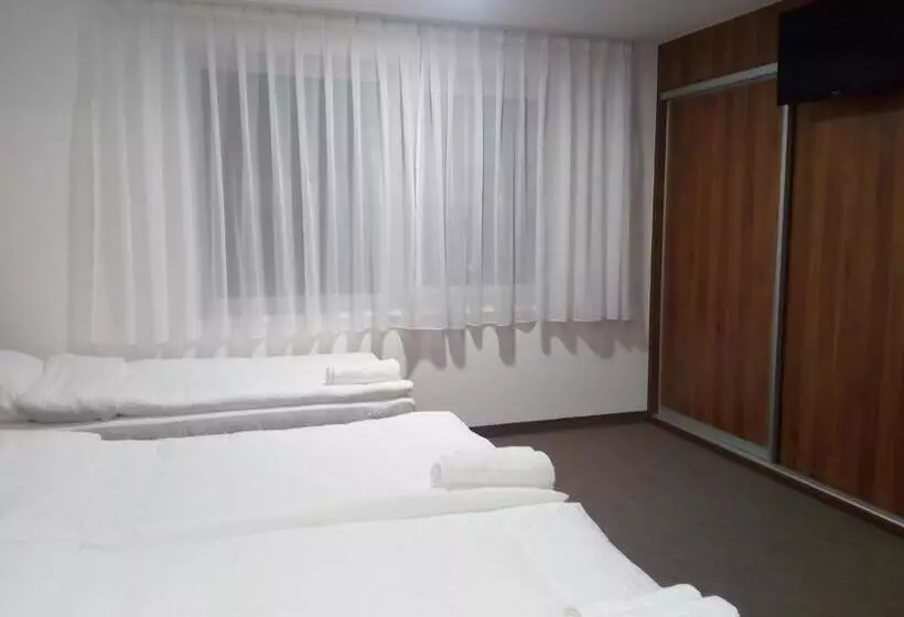 تختخواب و صبحانه Malena