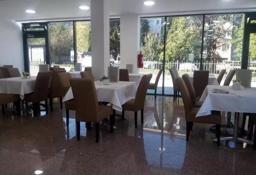 تختخواب و صبحانه Malena