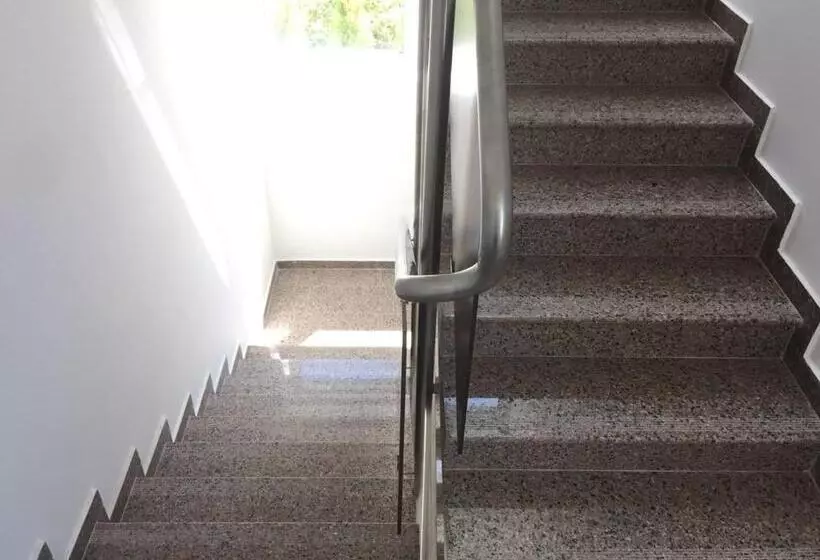 تختخواب و صبحانه Malena