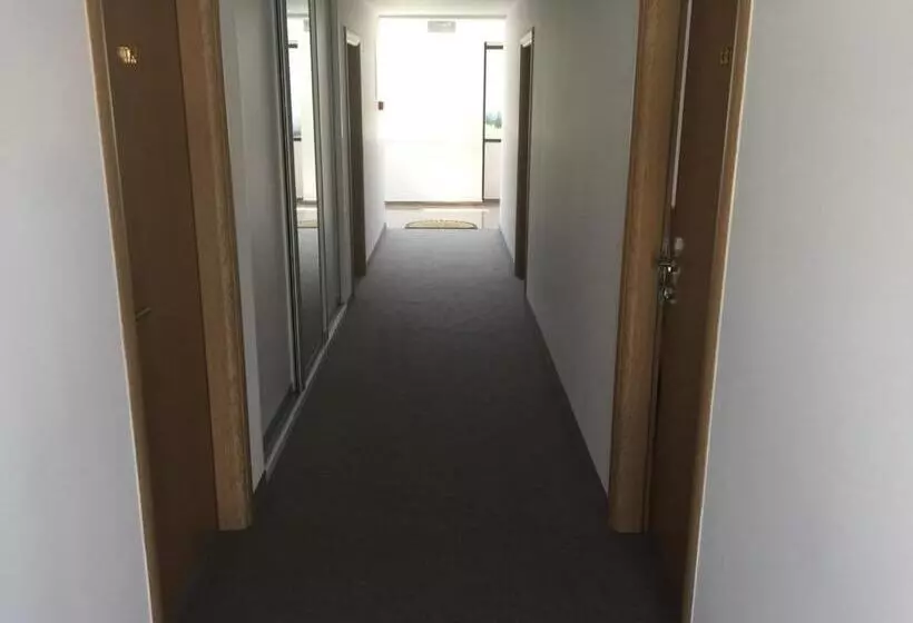 تختخواب و صبحانه Malena