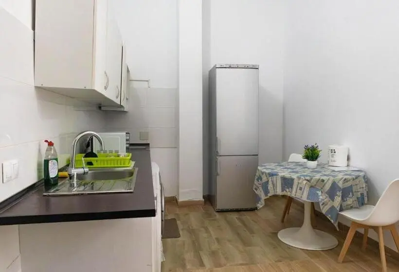 تختخواب و صبحانه Room As A Service   El Mejor En El Centro De Malaga