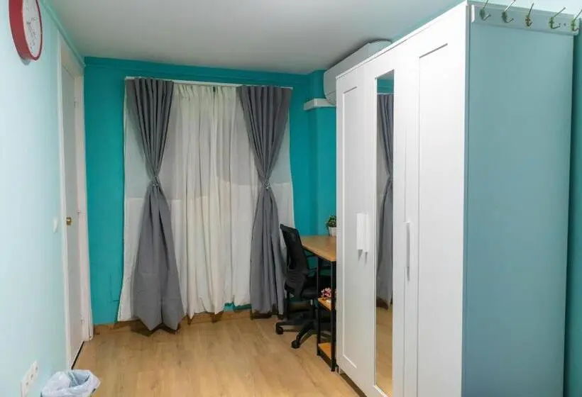 تختخواب و صبحانه Room As A Service   El Mejor En El Centro De Malaga