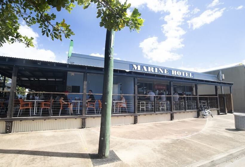 Nightcap At Marine Hotel Cardwell
