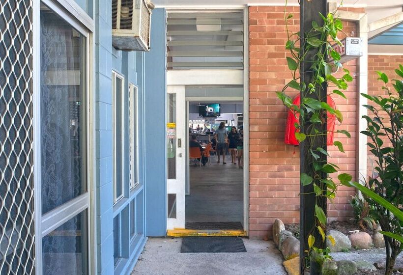 Nightcap At Marine Hotel Cardwell