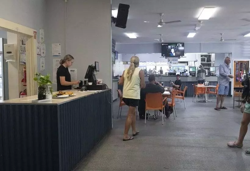 Nightcap At Marine Hotel Cardwell