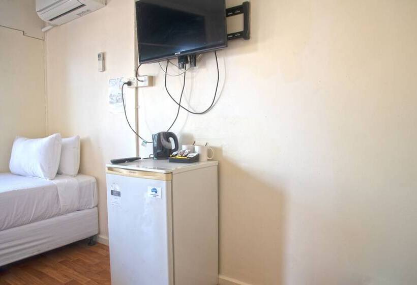 Nightcap At Marine Hotel Cardwell