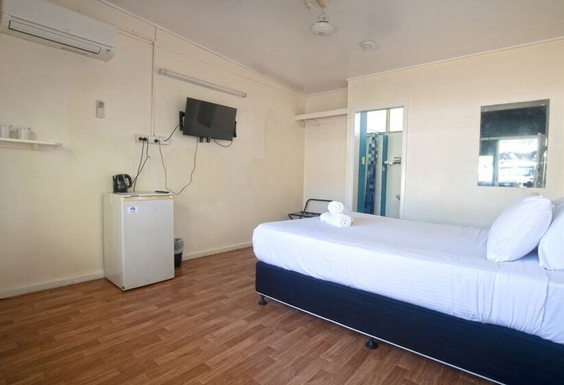 Nightcap At Marine Hotel Cardwell