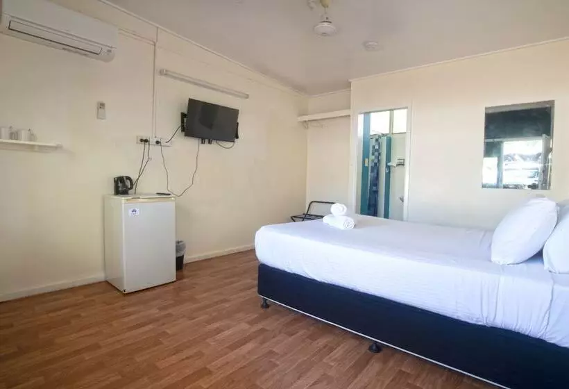 Nightcap At Marine Hotel Cardwell