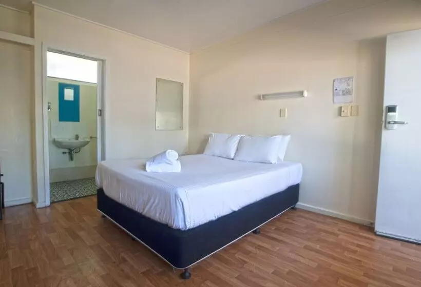 Nightcap At Marine Hotel Cardwell