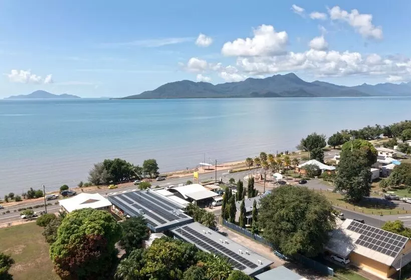 Nightcap At Marine Hotel Cardwell