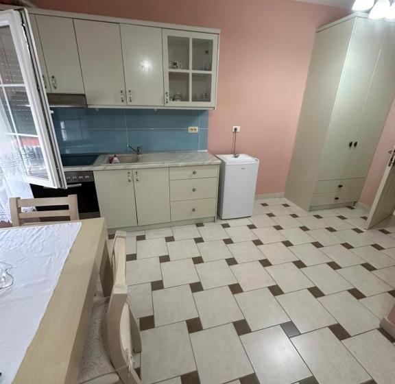 پانسیون A&a House