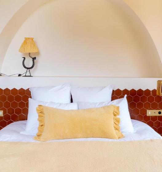 تختخواب و صبحانه Les Chambres De La Releve