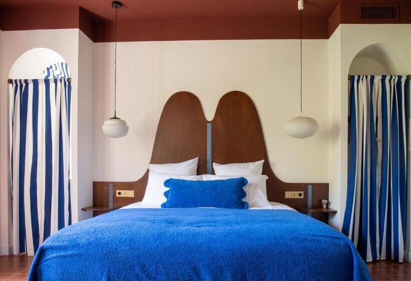 تختخواب و صبحانه Les Chambres De La Releve