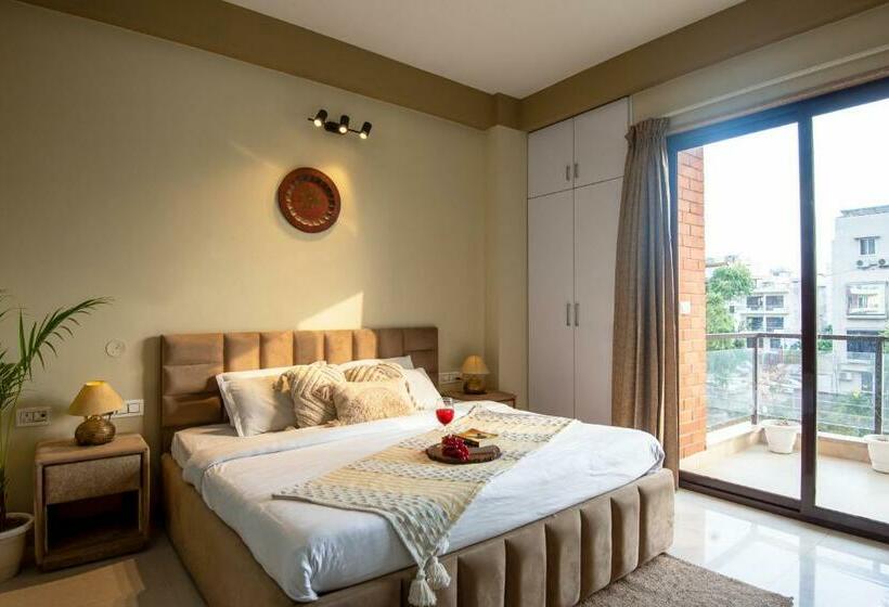 호텔 Serviced Apartment Near Medanta By Bedchambers