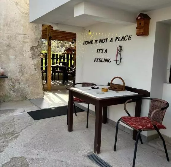 تختخواب و صبحانه Slovenian House Vida