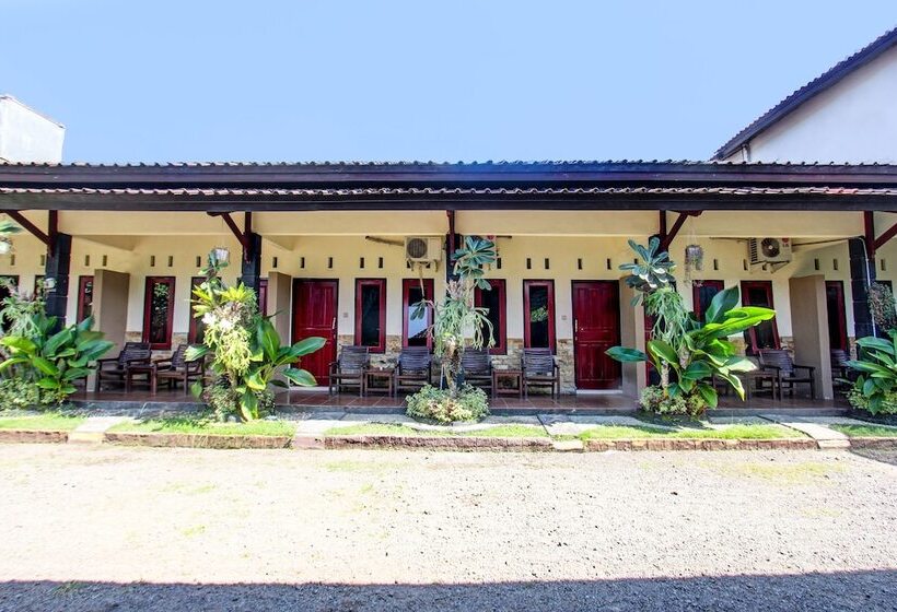 בית מלון כפרי Oyo 92624 Stone Homestay