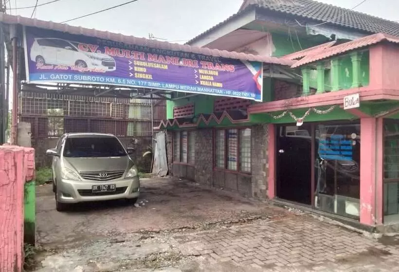 ホテル Spot On 92601 Penginapan Keluarga