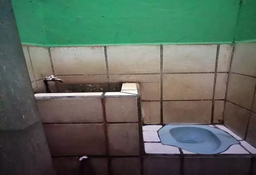 ホテル Spot On 92601 Penginapan Keluarga