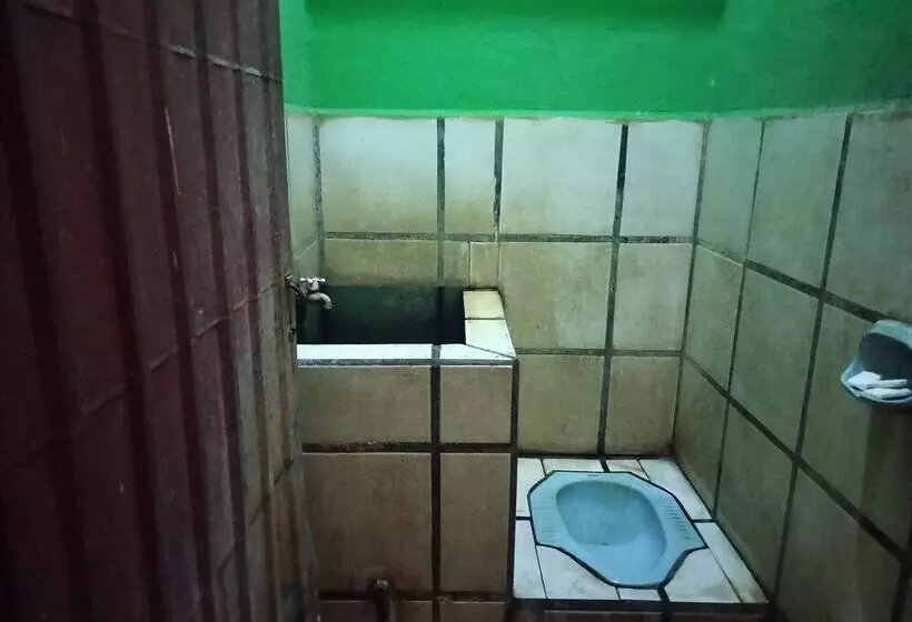 ホテル Spot On 92601 Penginapan Keluarga