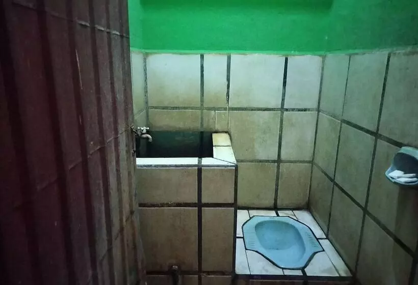 ホテル Spot On 92601 Penginapan Keluarga