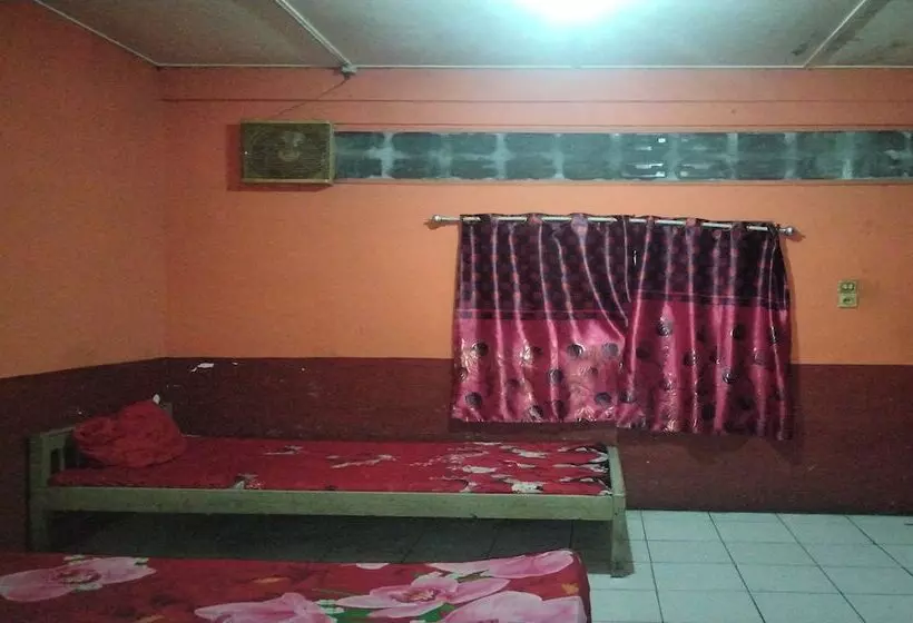 ホテル Spot On 92601 Penginapan Keluarga