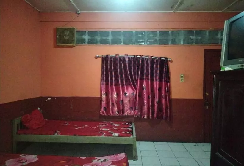 ホテル Spot On 92601 Penginapan Keluarga