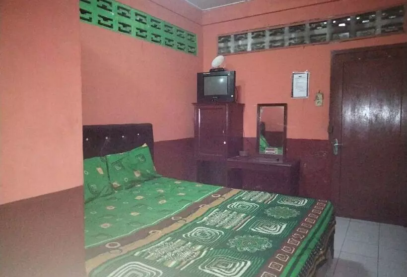 ホテル Spot On 92601 Penginapan Keluarga