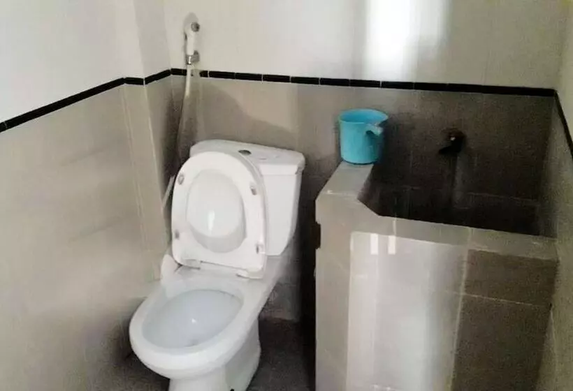 ホテル Spot On 92647 Edelweis Homestay