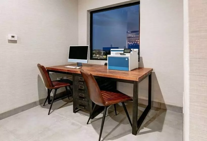 Hotelli The Elm, A Ramada By Wyndham