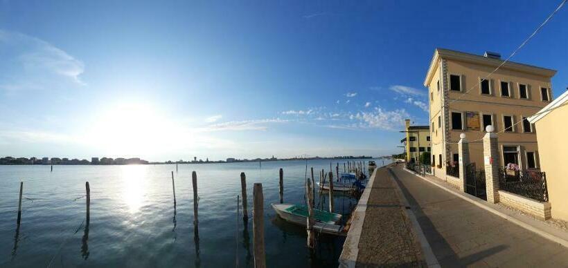 تختخواب و صبحانه Corte Lusenzo