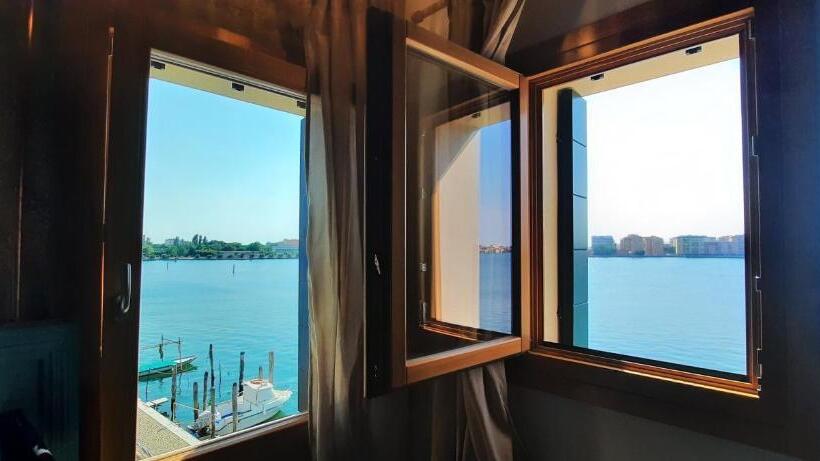 تختخواب و صبحانه Corte Lusenzo