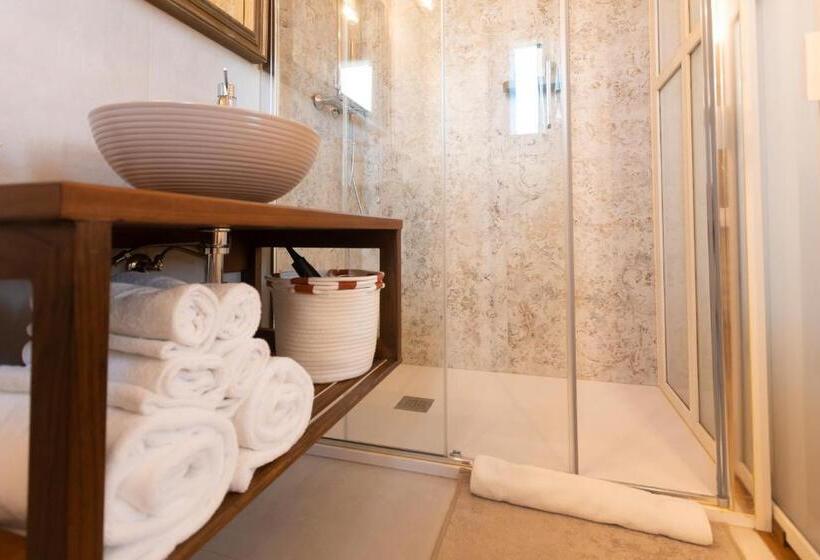 تختخواب و صبحانه Corte Lusenzo