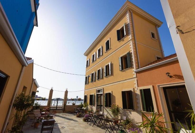 تختخواب و صبحانه Corte Lusenzo