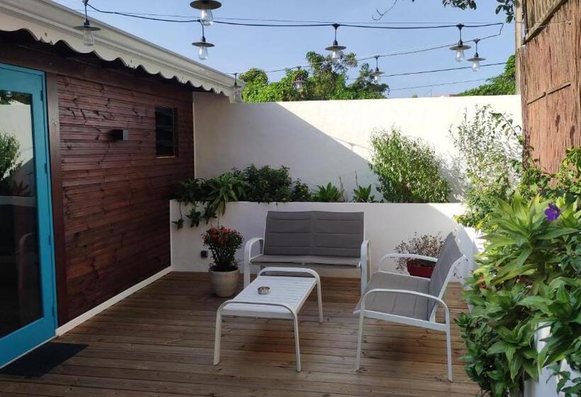 تختخواب و صبحانه Les Coulirooms