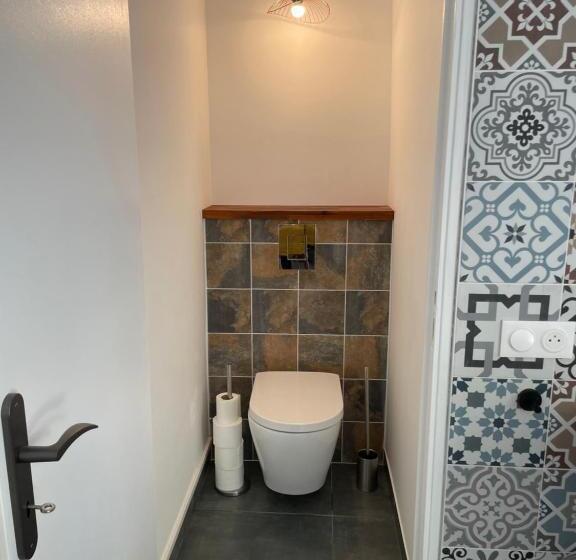 تختخواب و صبحانه Les Coulirooms