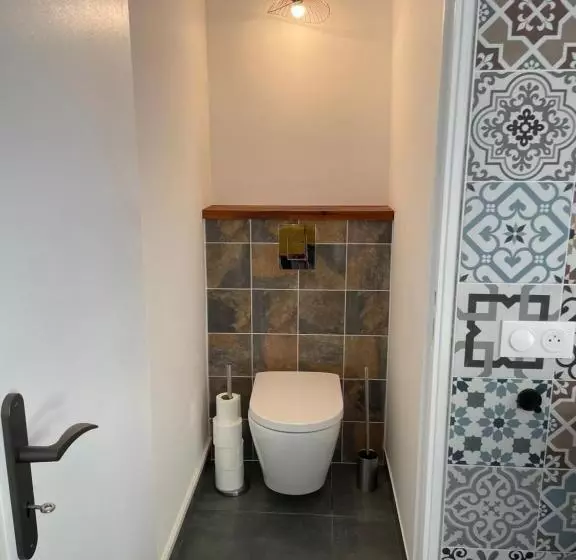 تختخواب و صبحانه Les Coulirooms