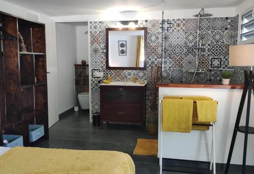 تختخواب و صبحانه Les Coulirooms