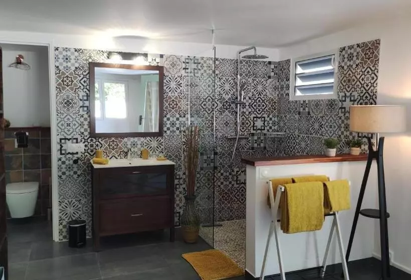تختخواب و صبحانه Les Coulirooms