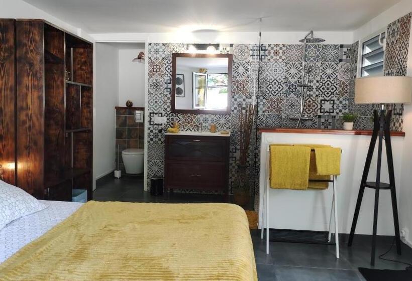 تختخواب و صبحانه Les Coulirooms