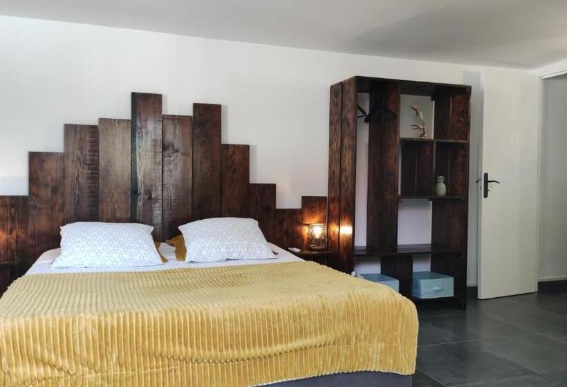 تختخواب و صبحانه Les Coulirooms