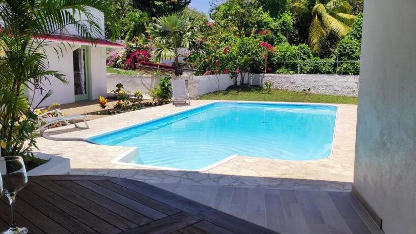 تختخواب و صبحانه Les Coulirooms