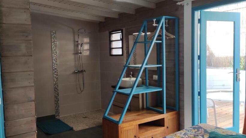 تختخواب و صبحانه Les Coulirooms