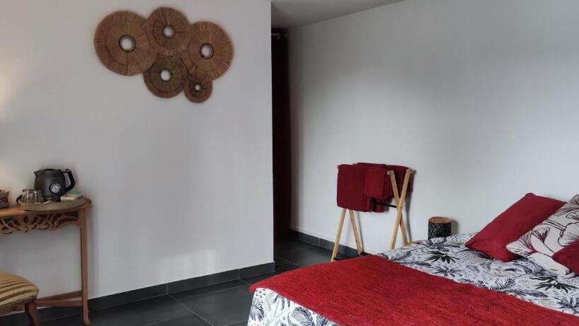 تختخواب و صبحانه Les Coulirooms