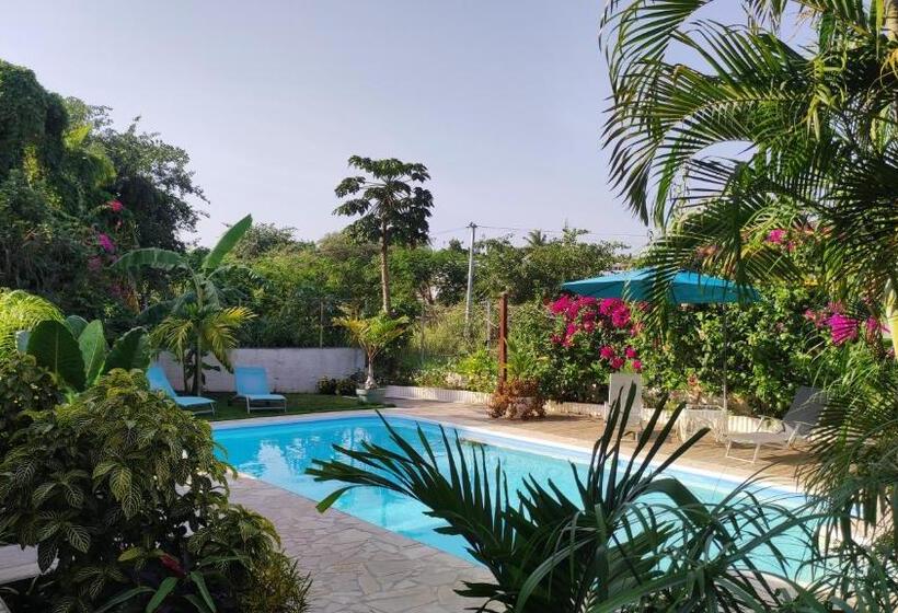 تختخواب و صبحانه Les Coulirooms