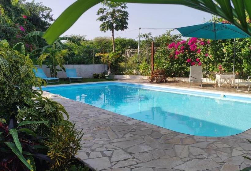 تختخواب و صبحانه Les Coulirooms