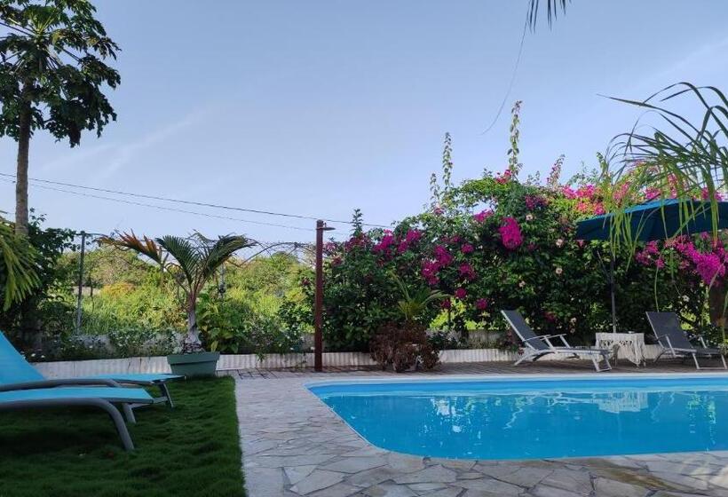 تختخواب و صبحانه Les Coulirooms