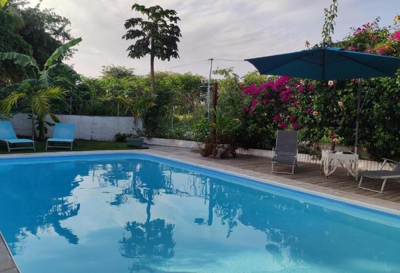 تختخواب و صبحانه Les Coulirooms