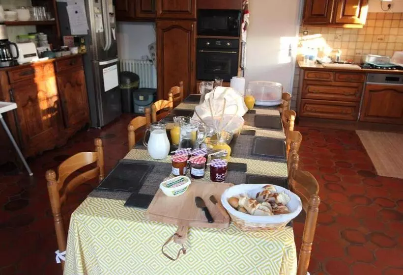 Aamiaismajoitus (B&B) La Charentaise Des Lilas